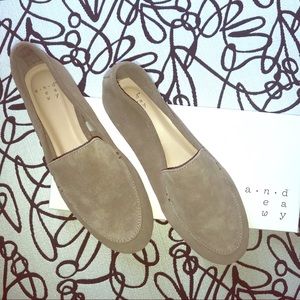 *BRAND NEW* size 6 taupe slip-on flats